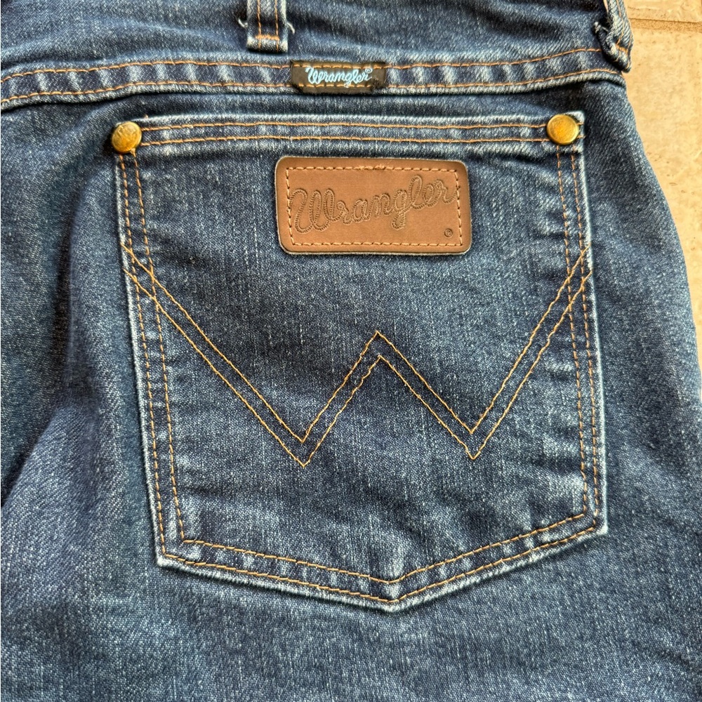Mens wrangler jeans, size 33 waist 32 length